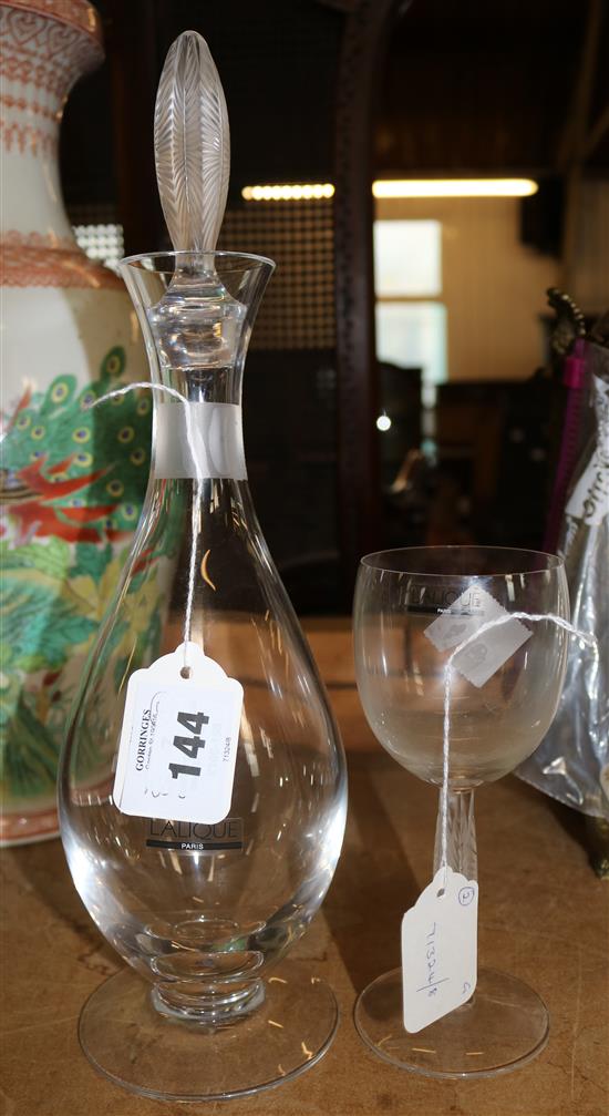 Contemporary Lalique Diamant pattern decanter with leaf-etched stopper and wine glass en suite